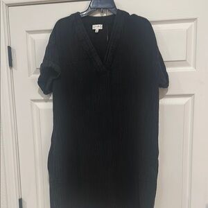 Black V-Neck Short Sleeve Dress - Gauze